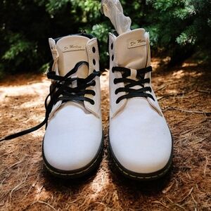 NWT Dr. Martens Unisex White Maelly Canvas Ankle Boots Women's Size 10